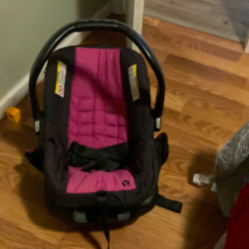 Baby girls, car seat, pink, and black